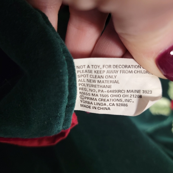 Christmas Tree Skirt Red & Green Velvet 46" w/Poinsettia & Holly Leaves/Berries - Picture 7 of 7